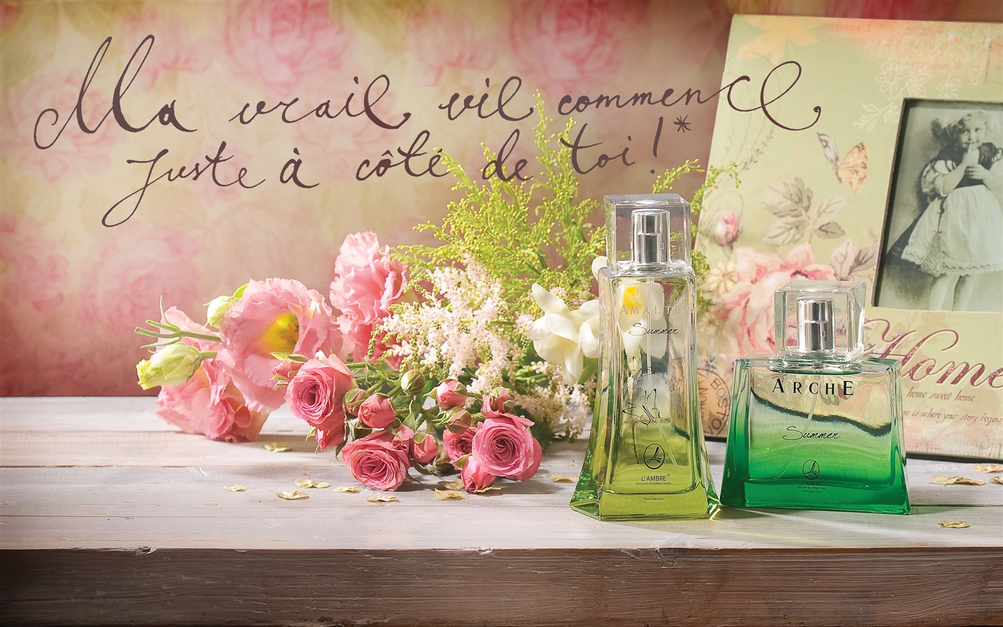 Still-Life-on-the-desktop-perfume-pink-roses-photo-frames_1440x900.jpg